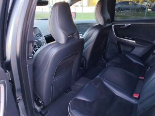 Volvo XC60 R-DESIGN AWD 2.4 D5 140kW