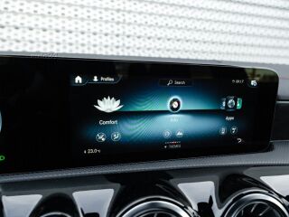 Mercedes-Benz CLA 180 180 AMG line 1.3 100kW