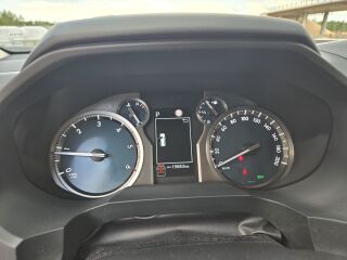 Toyota Land Cruiser SUV 4WD Black Edition 2.8 D-4D 150кВ