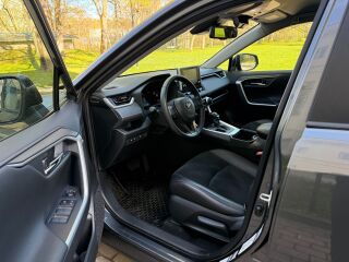 Toyota RAV4 Luxury Plus 2.0 129кВ