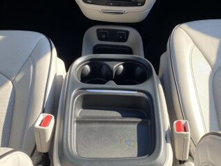 Chrysler Pacifica Platinum pistikhübriid 3.6 214kW