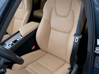 Volvo XC60 AWD B&W XENIUM INTELLI PRO 2.0 T8 Plug-in LONG RANGE 335кВ