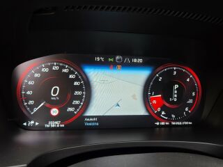 Volvo V90 AWD MY2018 2.0 R4 140kW