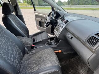 Volkswagen Touran 1.9 R4 TDI 77кВ