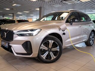 Volvo XC60 AWD LUXURY DARK PLUS INTELLI 2.0 T6 Plug-in LONG RANGE 293кВ