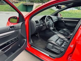 Volkswagen Golf GTI 2.0 R4 147кВ