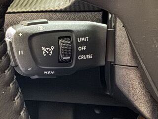 Peugeot 208 Allure Hybrid 100 e-DCS6 1.2 74kW