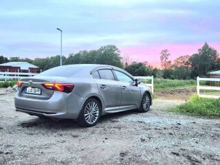 Toyota Avensis Premium 2.0 112кВ