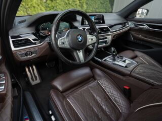 BMW 750 i xDrive M-Sportpakett 4.4 390кВ