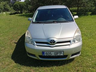 Toyota Corolla Verso 2.2 130кВ