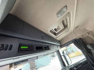 Scania P320 4x2 + FASSI F165A.0.23 + Drop side Platform + 235kW
