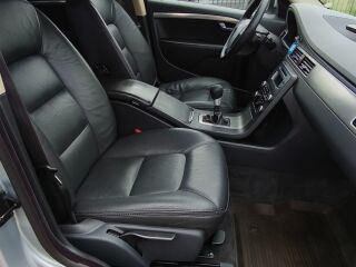 Volvo XC70 MOMENTUM 2.4 120kW