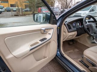 Volvo XC60 D4 Momentum AWD 2.4 120kW