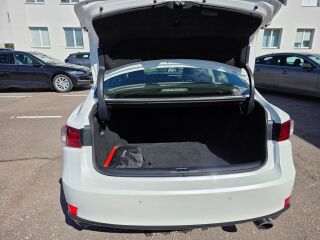 Lexus IS 300h 2.5 133кВ