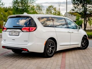 Chrysler Pacifica Limited 3.6 214kW