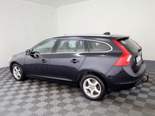 Volvo V60 Summum AWD 4x4 ATM 2.4 D5 151кВ