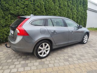 Volvo V60 MOMENTUM 2.0 R4 D3 110kW