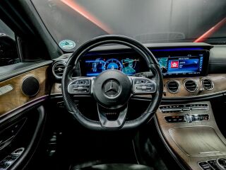 Mercedes-Benz E 220 AMG 2.0 143kW