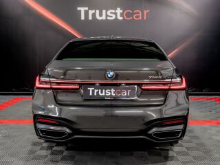 BMW 750 xDrive M-Sportpakett 4.4 390kW