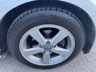 Volvo V40 Momentum 1.6 D2 84кВ