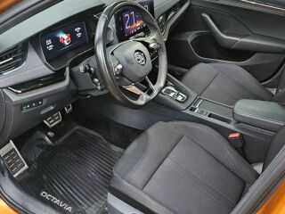 Skoda Octavia Combi Elegance 1.5 TSI mHybrid 110кВ