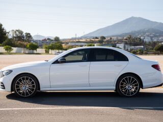 Mercedes-Benz E 220 4MATIC AMG Night Package 2.0 143кВ