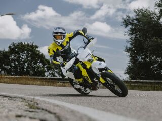 Husqvarna 701 Supermoto 1 silinder 4 takti 58kW