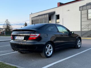 Mercedes-Benz C 220 203CL 2.1 110kW