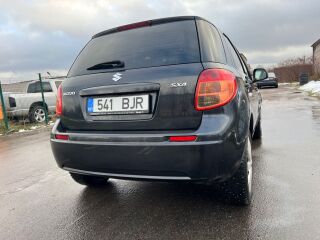 Suzuki SX4 Laxery edition 1.5 R4 16v 82kW