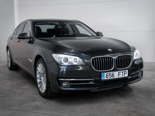BMW 740 Facelift xDrive 3.0 230кВ