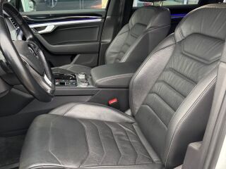 Volkswagen Touareg R-line 3.0 V6 170кВ