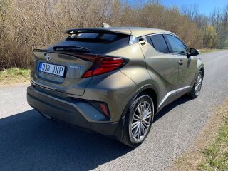Toyota C-HR Crossover Luxury Navi e-CVT 1.8 VVT-i Hybrid Electric Vehicle 37kW+ 72kW