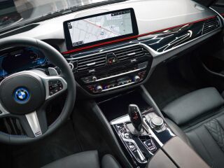 BMW 530 e iPerformance xDrive M-SportPakett 2.0 215кВ