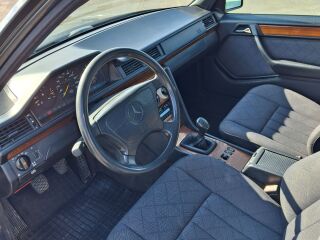 Mercedes-Benz E 250 2.5 83kW