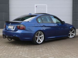 BMW 330 M-pakett 3.0 220кВ