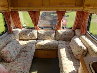 Bailey Pagana bordeaux