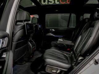 BMW X7 Individual-Sky lounge-M Paket 3.0 250kW