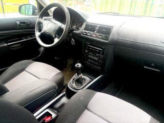 Volkswagen Golf 1.6 77kW