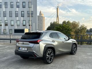 Lexus UX 250h 2.0 112кВ