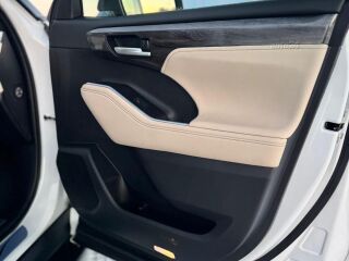Toyota Highlander Premium 2.5 140kW