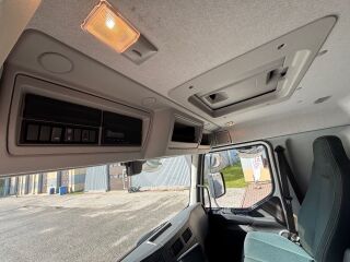 Volvo FL FL 210 BOX + LIFT 158kW