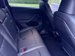 Tesla Model Y Long range Dual Motor Premium sound Dual Motor 365 KW 190kW