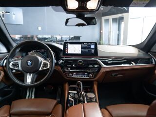 BMW M550 i xDrive Individual 4.4 V8 390kW