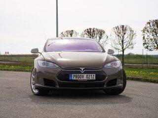 Tesla Model S 85D 384KW 158kW