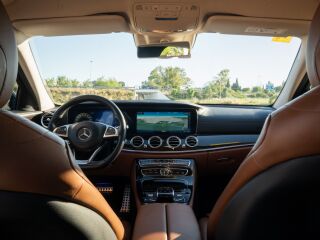 Mercedes-Benz E 220 4MATIC AMG Night Package 2.0 143кВ
