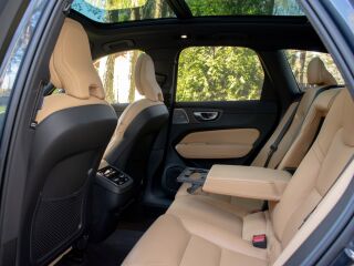 Volvo XC60 AWD DARK Ultimate Fullopt 2.0 B5 AWD MHEV Kerghübriid 184kW