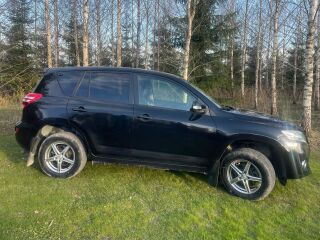 Toyota RAV4 4WD M/T Luxury 2.2 110kW