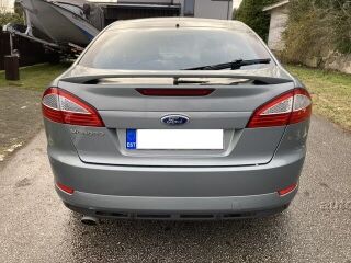 Ford Mondeo Ghia 2.5 162kW