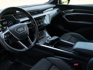 Audi e-tron 55 S-Line Quattro 300kw 300kW
