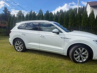 Volkswagen Touareg R Line 3.0 210кВ